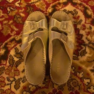 La Plume gold sandals